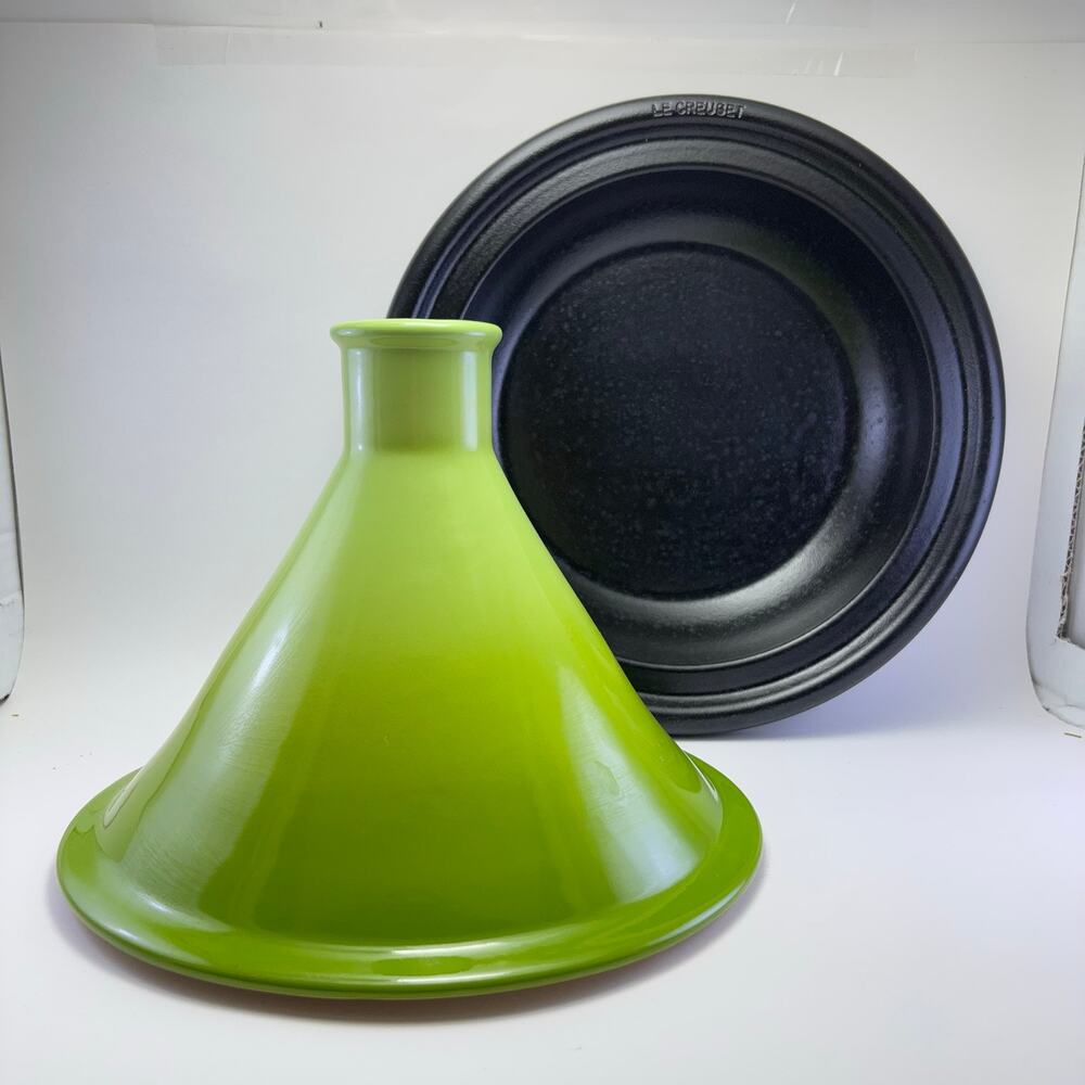 LE CREUSET Moroccan Style Kiwi Color "Tagine" Enameled Cast Iron Stonewre 2.5QT - Picture 9 of 10
